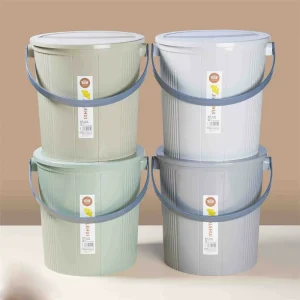 Covered Water Bucket with Handle Cute Plastic Household Pail for Bath Cleaning Storage Happy Expression Design With Lid