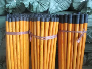 Eucalyptus Natural Wooden Handles Black Cap Broomstick for Brush Cleaning Factory Customize PVC Film Wood Poles