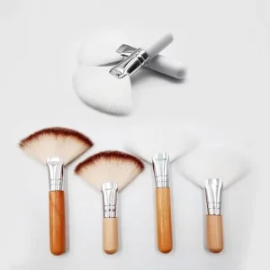 Factory Price Mini Gentle Esthetician Cleaning Cosmetic Small White Short Wooden Handle Synthetic Fiber Fan Brushes for Facial