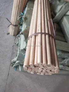 Guangxi Natural Wood Broomstick with Eucalyptus Wooden Handle Garden Tools Flower Broom Handle Durable Dustpan Accessory