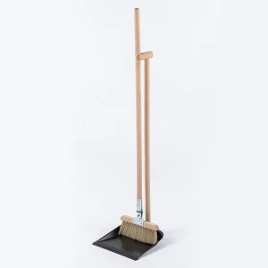 Home Beech Wood Broom Set with Wooden Handle Sharpened Wire and Anti Static Dustpan Hand Style