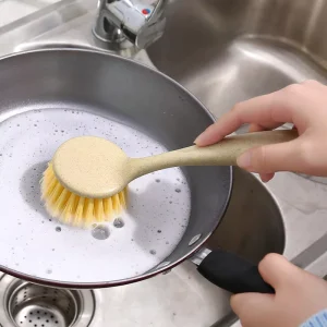Labor Saving Long Handle Kitchen Cleaning Brush with Wheat Straw and PP Handle for Oil Removal From Pots and Gas Stove