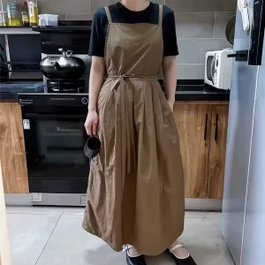 Long Lightweight Waterproof Apron with Pockets for Beauty Salon Nail Oil proof Pleated Women’s Kitchen Apron Anti hair Pet Apron