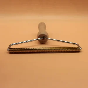 Natural Wooden Handle Metal Lint Scraper EcoFriendly Pet Hair Remover Reusable Fabric Shaver for Sofa Carpet Furniture