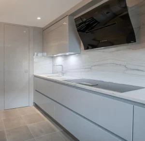 White Lacquer Kitchen Cabinet with Single Basin