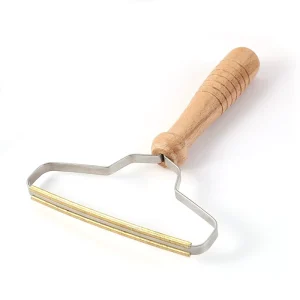 Zs01 Manual Portable Stainless Steel 2-Blade Double Side Wooden Handle Fluff Lint Remover Fabric Shaver Carpets